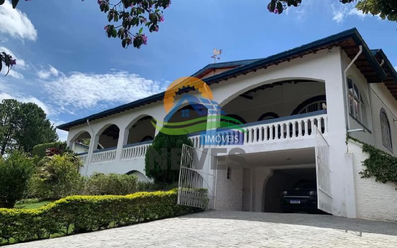 Casa de esquina em Serra Negra, SP