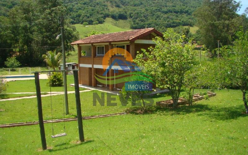 CHÁCARA À VENDA ENTRE SERRA NEGRA E LINDÓIA/SP