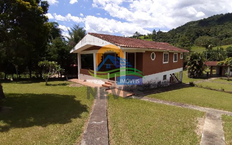 CHÁCARA À VENDA ENTRE SERRA NEGRA E LINDÓIA/SP