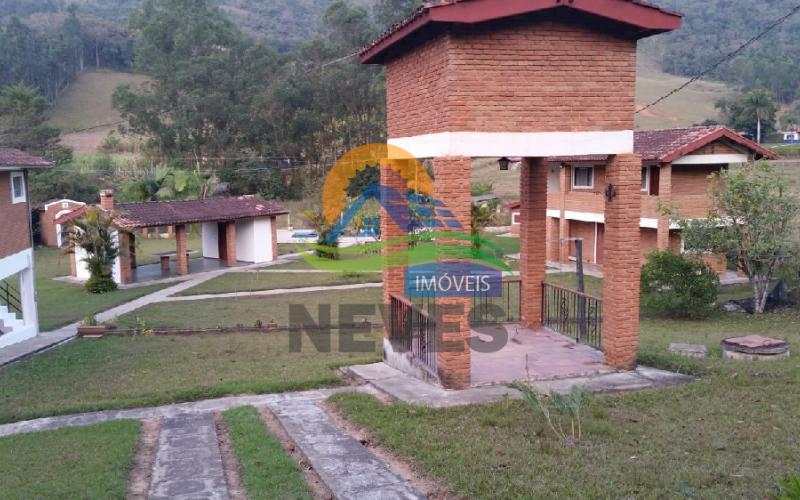 CHÁCARA À VENDA ENTRE SERRA NEGRA E LINDÓIA/SP